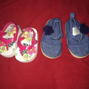 Summer sandals, canvas shoes and beach hat